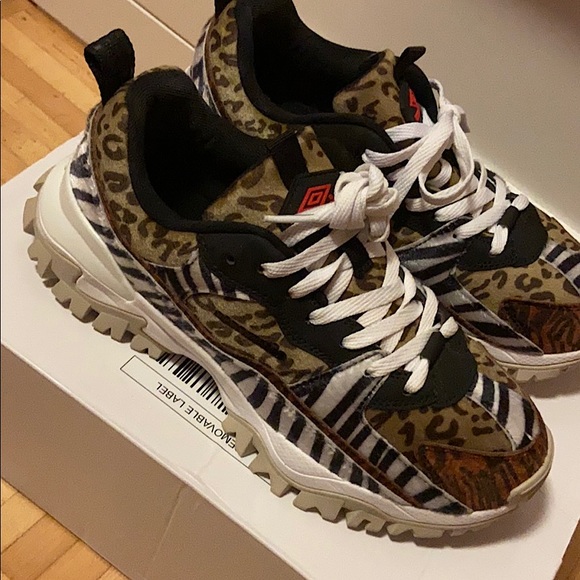 Umbro Bumpy Sneakers - size 7 women’s - Brand new - Picture 4 of 8